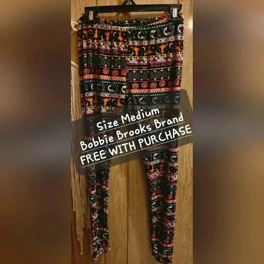 🎁🎁🛍FREE WITH PURCHASE. Bobbie Brooks Halloween Themed Legging🖤